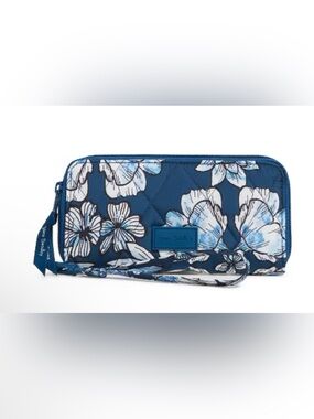Vera Bradley Women's Outlet Ultralight Accordion Wristlet Dive Floral Medallion